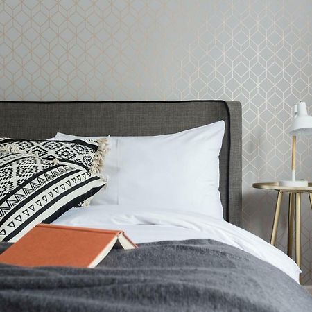 The Century Chalet - Contemporary 2Bdr Townhouse With Parking Apartment Oxford Bagian luar foto