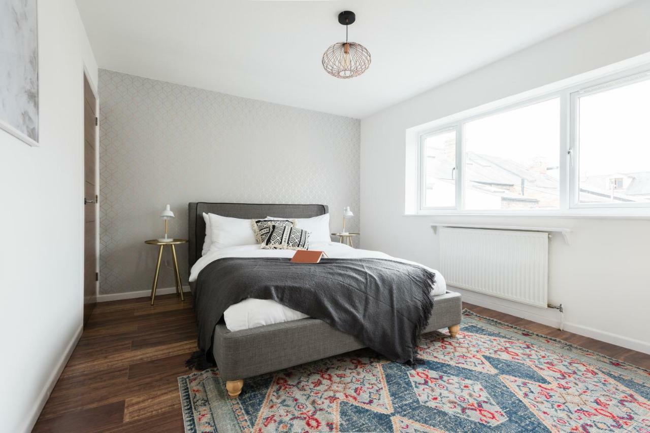 The Century Chalet - Contemporary 2Bdr Townhouse With Parking Apartment Oxford Bagian luar foto