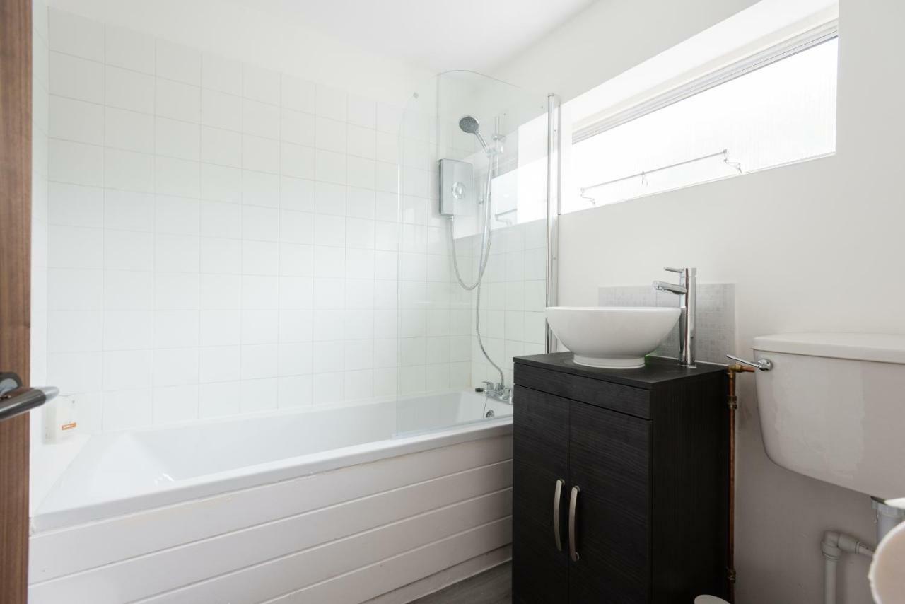 The Century Chalet - Contemporary 2Bdr Townhouse With Parking Apartment Oxford Bagian luar foto