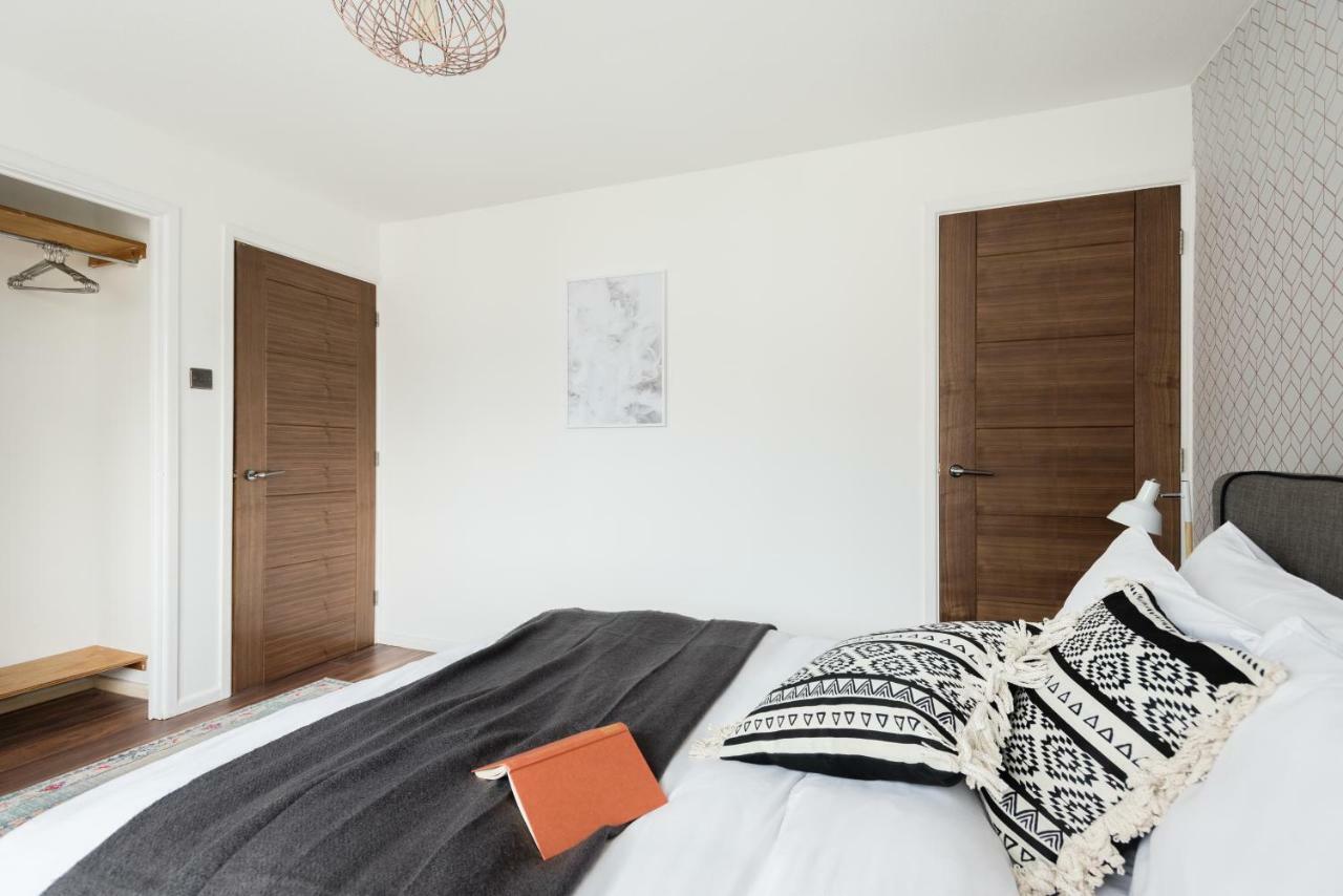 The Century Chalet - Contemporary 2Bdr Townhouse With Parking Apartment Oxford Bagian luar foto