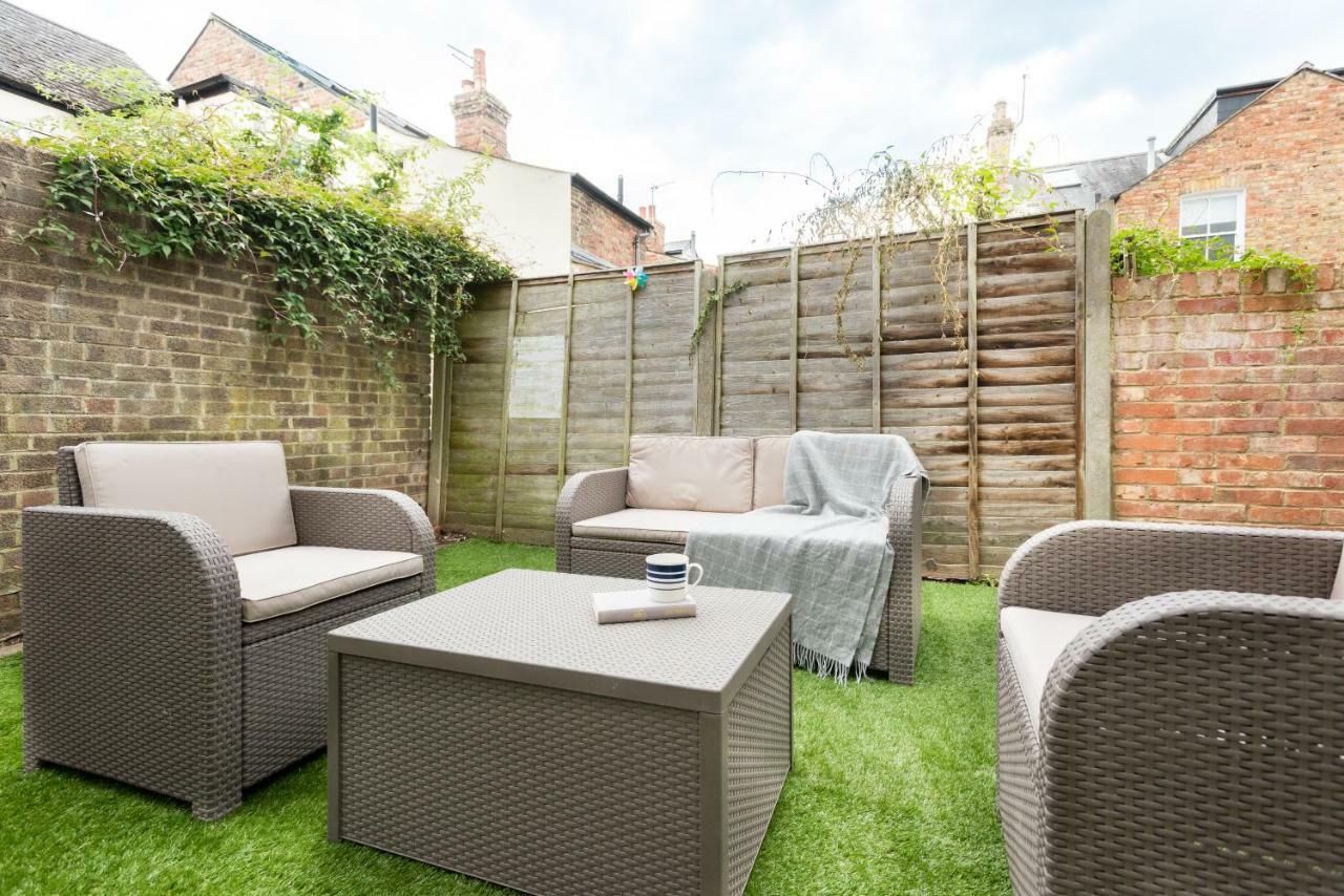 The Century Chalet - Contemporary 2Bdr Townhouse With Parking Apartment Oxford Bagian luar foto